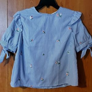 💙Bleuh Ciel💙 embroidered cropped top💙